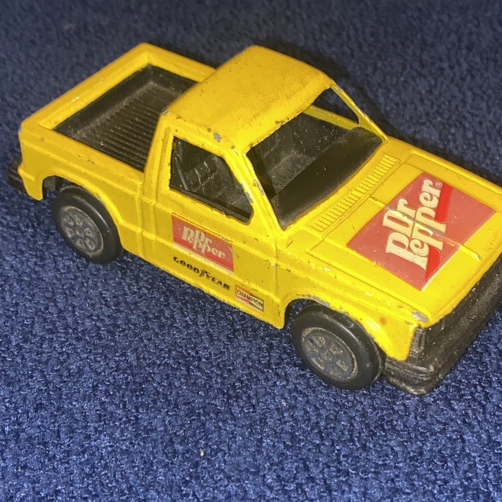 1970s 80s TootsieToy CHEVROLET S-10 PICK-UP TRUCK Dr. Pepper Yellow Diecast 4" L - Picture 2 of 6